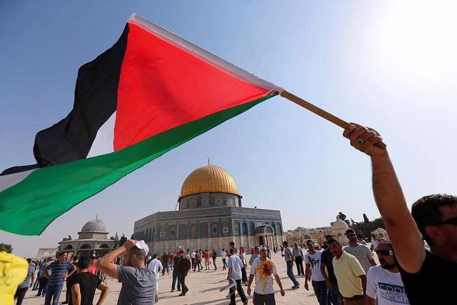 مواجهات بين الشرطة والمصلين داخل المسجد الأقصى